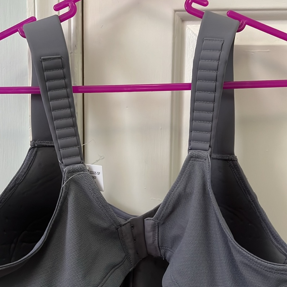 Sports bra . 40D. NWT - Picture 2 of 6